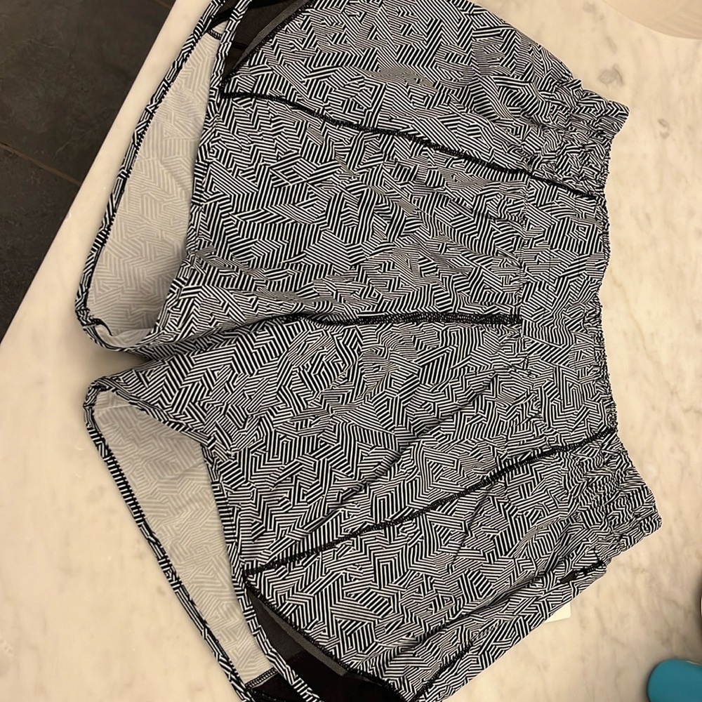 Lululemom hot shorts 4” BRAND NEW